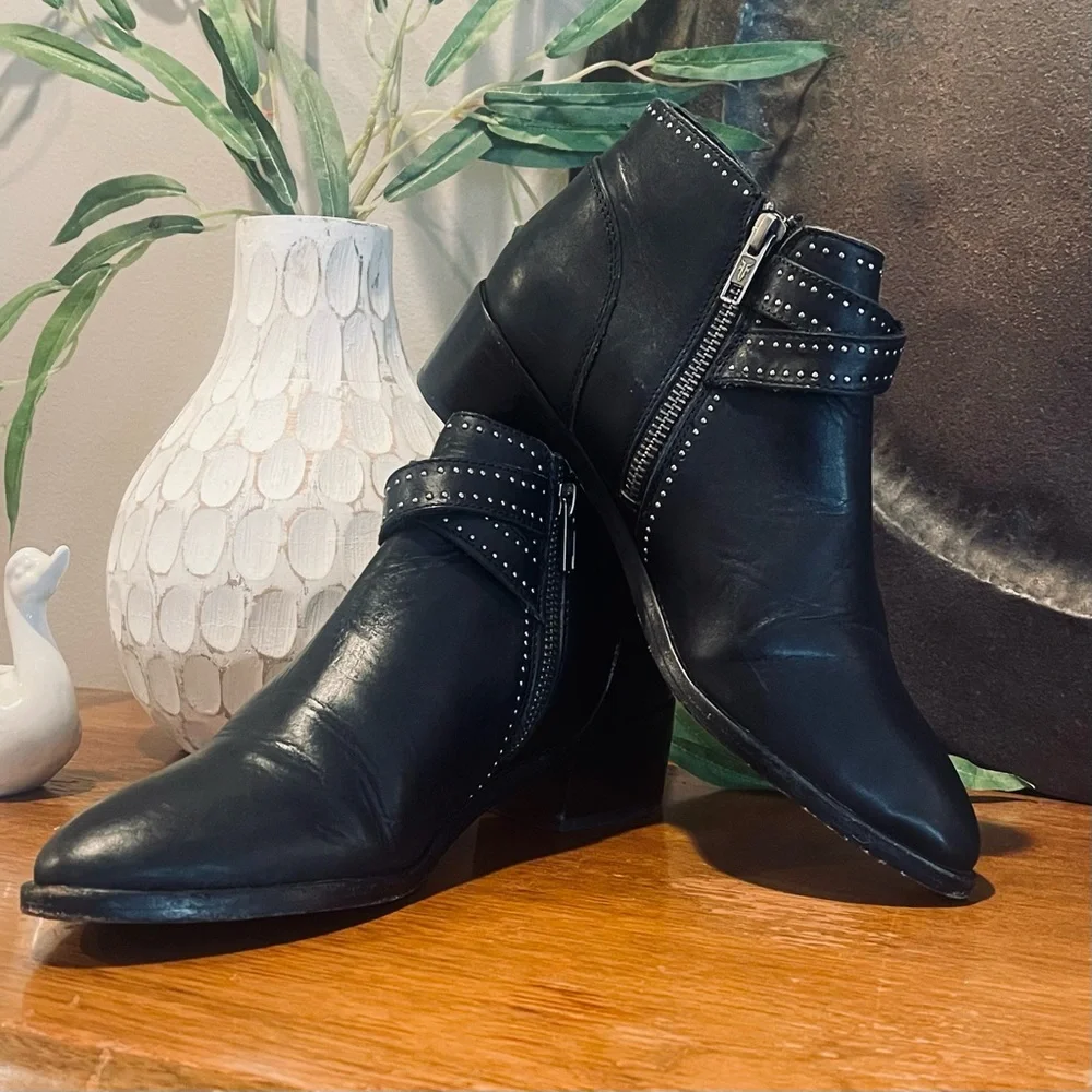 FRYE Ray Western Deco Shootie Double Buckle Black Leather Ankle Boot Silver